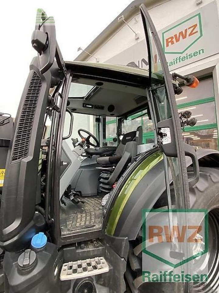 Farm tractor Valtra g135 v schlepper: picture 8