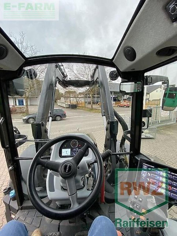 Farm tractor Valtra g135 v schlepper: picture 9