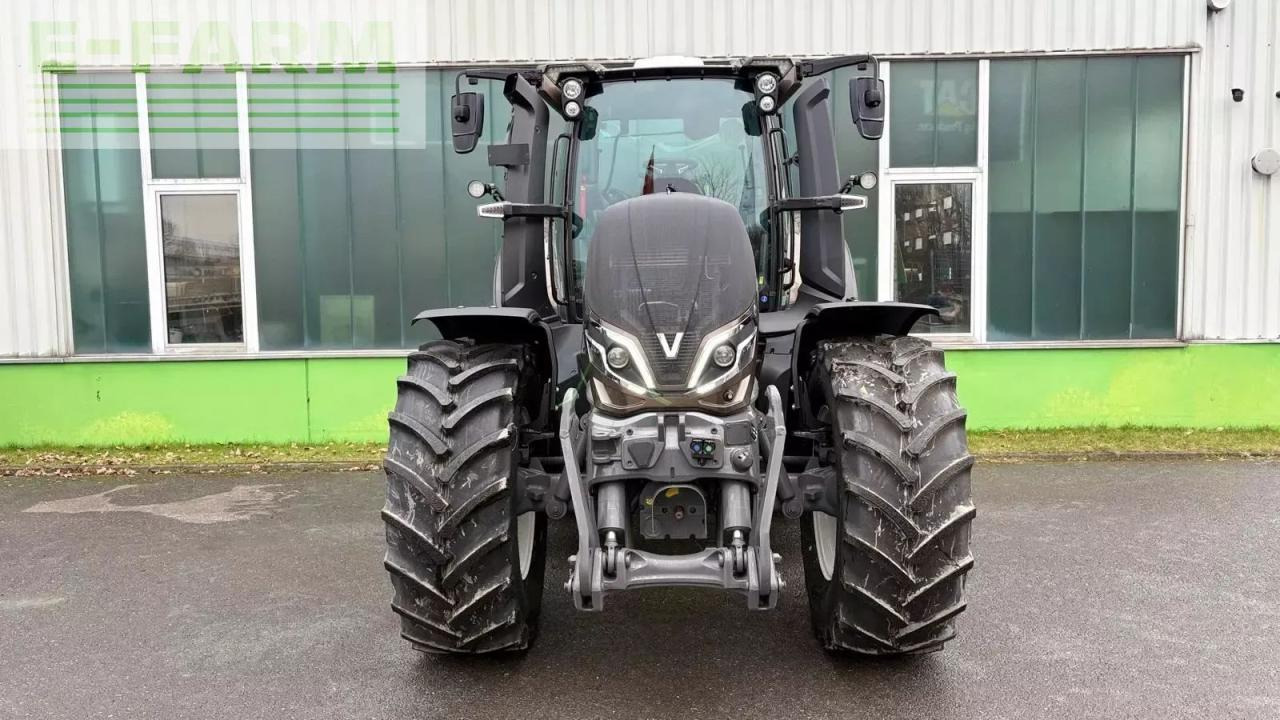 Valtra q 285 - Farm tractor: picture 1 Valtra q 285 - Farm tractor: picture 1