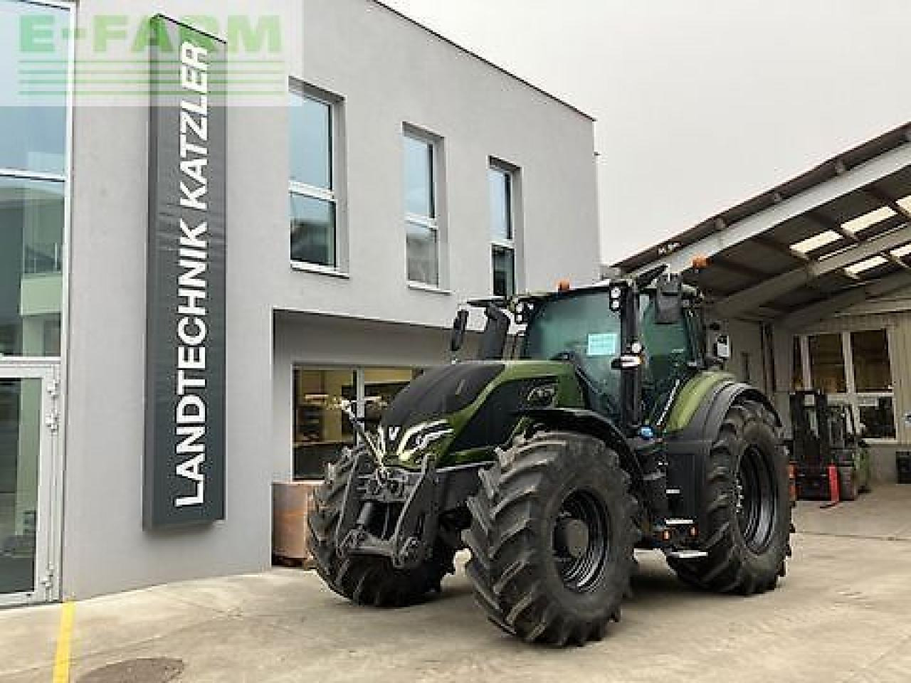 Valtra q305 - Farm tractor: picture 1 Valtra q305 - Farm tractor: picture 1