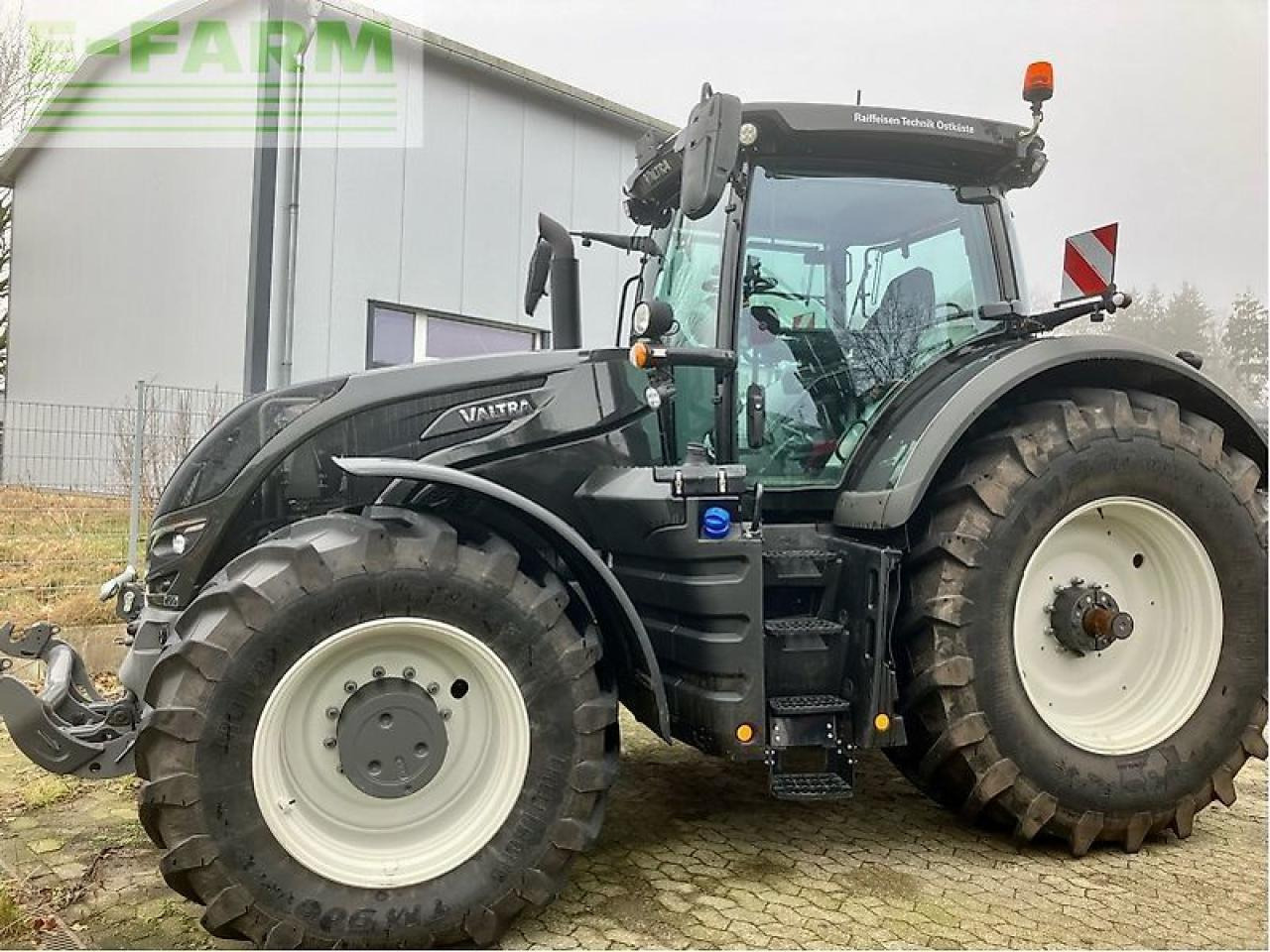Valtra s324 smarttouch mr19 - Farm tractor: picture 2 Valtra s324 smarttouch mr19 - Farm tractor: picture 2