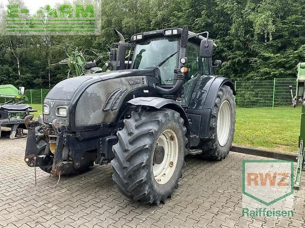 Valtra t202d - Farm tractor: picture 1 Valtra t202d - Farm tractor: picture 1