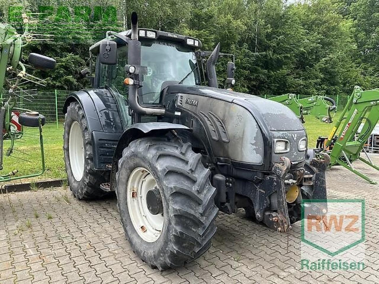 Valtra t202d - Farm tractor: picture 2 Valtra t202d - Farm tractor: picture 2