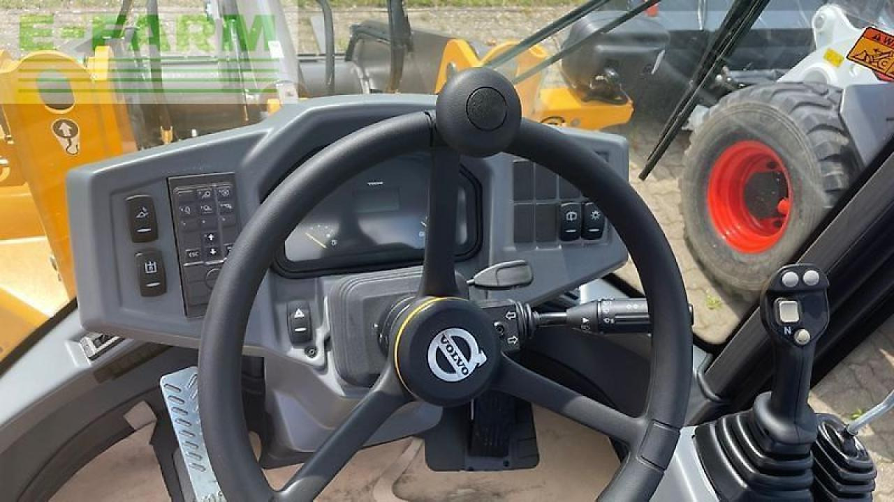 Mini excavator Volvo volvo l 30: picture 7