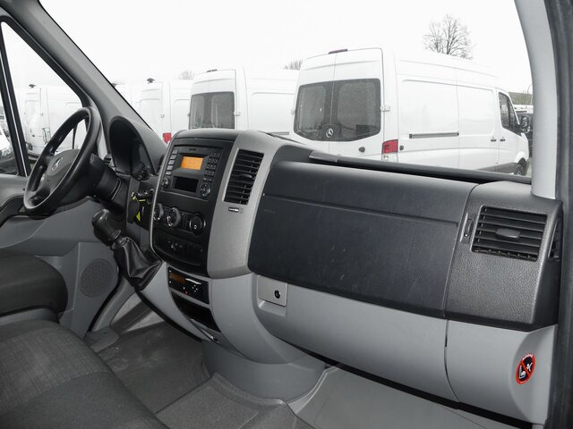 MERCEDES-BENZ Sprinter 311 CDI DOKA Pritsche,AHK,Standheizung - Curtain side van, Combi van: picture 2 MERCEDES-BENZ Sprinter 311 CDI DOKA Pritsche,AHK,Standheizung - Curtain side van, Combi van: picture 2