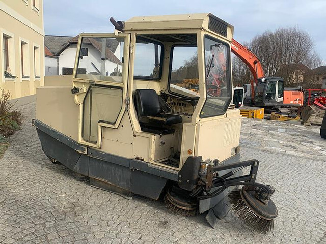 Amros 1250 Kehrmaschine - Road sweeper: picture 3 Amros 1250 Kehrmaschine - Road sweeper: picture 3