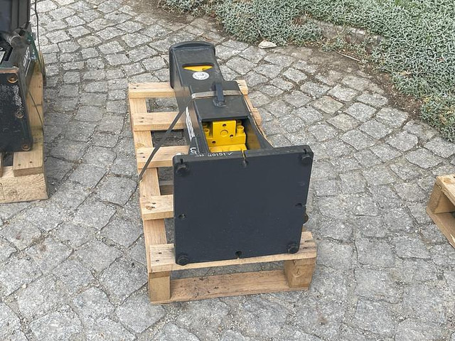 Mustang HM100 Hydraulikhammer - Hydraulic hammer: picture 2 Mustang HM100 Hydraulikhammer - Hydraulic hammer: picture 2