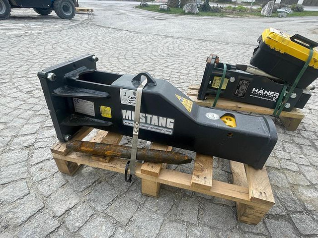 Mustang HM100 Hydraulikhammer - Hydraulic hammer: picture 3 Mustang HM100 Hydraulikhammer - Hydraulic hammer: picture 3