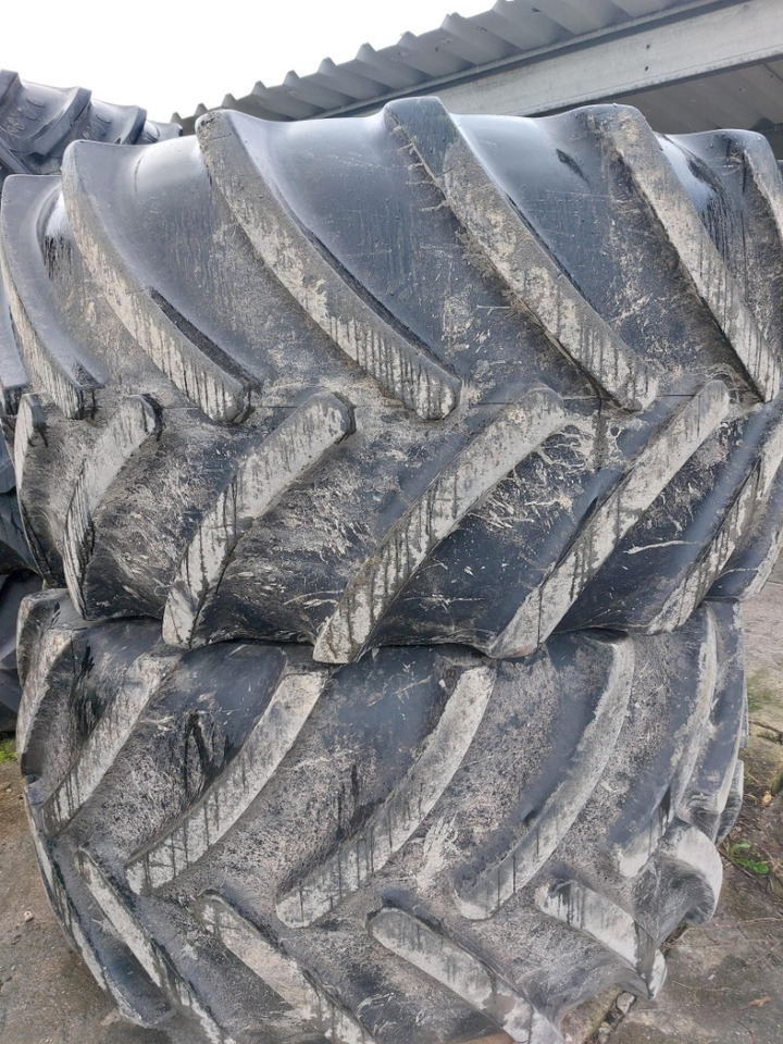 Continental 900/60R38  750/55R30  John Deere 8335R 8430 8530 - Wheels and tires: picture 1 Continental 900/60R38  750/55R30  John Deere 8335R 8430 8530 - Wheels and tires: picture 1