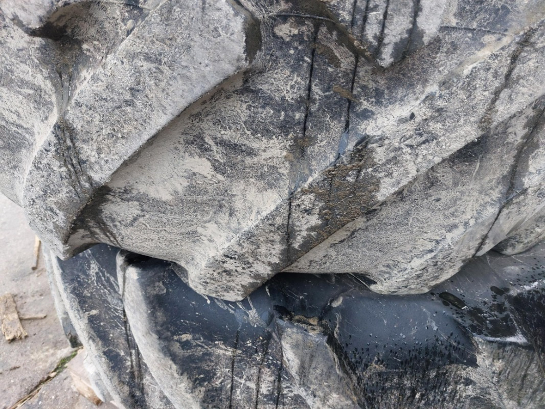 Continental 900/60R38  750/55R30  John Deere 8335R 8430 8530 - Wheels and tires: picture 3 Continental 900/60R38  750/55R30  John Deere 8335R 8430 8530 - Wheels and tires: picture 3