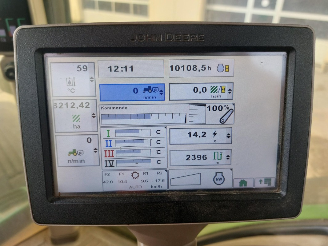 John Deere 7260R - Farm tractor: picture 1 John Deere 7260R - Farm tractor: picture 1