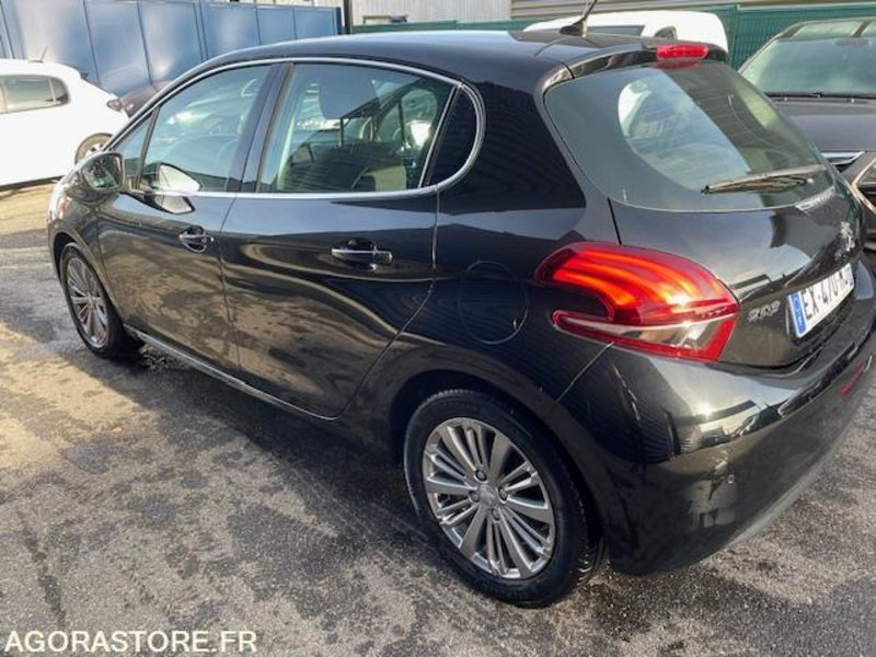 208 ALLURE PT 110cv-05/2016- 87950 KM - Car: picture 2 208 ALLURE PT 110cv-05/2016- 87950 KM - Car: picture 2