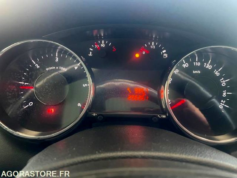 5008 PREMIUM 1.6 HDI 110cv 5 PLACES. 05/2010 . 255500 km - Car: picture 5 5008 PREMIUM 1.6 HDI 110cv 5 PLACES. 05/2010 . 255500 km - Car: picture 5