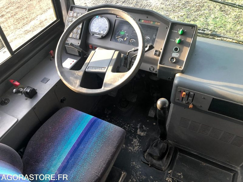 AUTOCAR RENAULT MEDIUM 36 PL - School bus: picture 4 AUTOCAR RENAULT MEDIUM 36 PL - School bus: picture 4