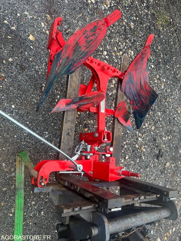 CHARRUE 1 SOCLE MICRO TRACTEUR - Agricultural machinery: picture 3 CHARRUE 1 SOCLE MICRO TRACTEUR - Agricultural machinery: picture 3