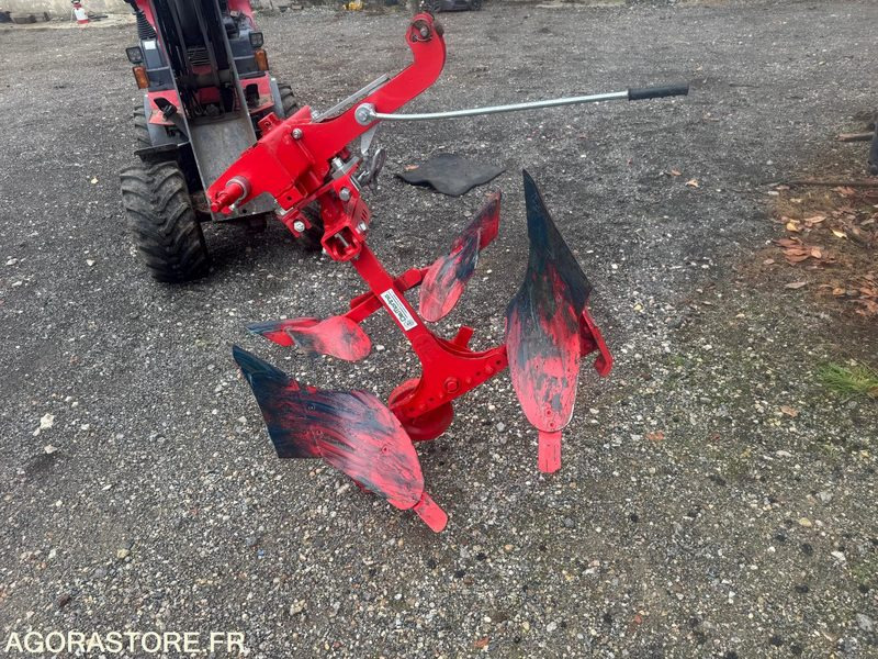 CHARRUE 1 SOCLE MICRO TRACTEUR - Agricultural machinery: picture 1 CHARRUE 1 SOCLE MICRO TRACTEUR - Agricultural machinery: picture 1