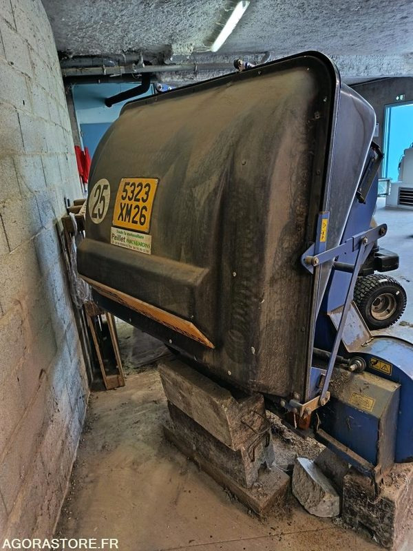 Bac de ramassage ISEKI - Garden equipment: picture 3 Bac de ramassage ISEKI - Garden equipment: picture 3