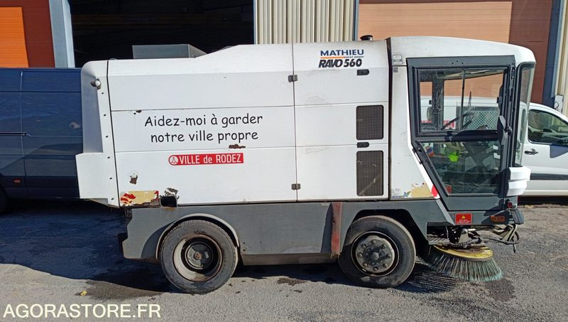 Balayeuse - Mathieu Ravo 560 - 2008 - 894640km - Road sweeper: picture 1 Balayeuse - Mathieu Ravo 560 - 2008 - 894640km - Road sweeper: picture 1