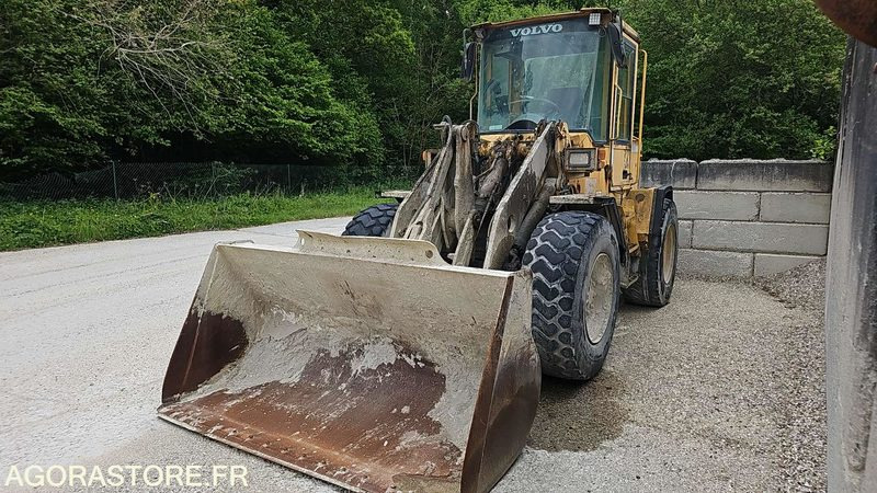 CHARGEUR SUR PNEUS VOLVO L50D - 2003 / 4066 HEURES - Loader: picture 2 CHARGEUR SUR PNEUS VOLVO L50D - 2003 / 4066 HEURES - Loader: picture 2