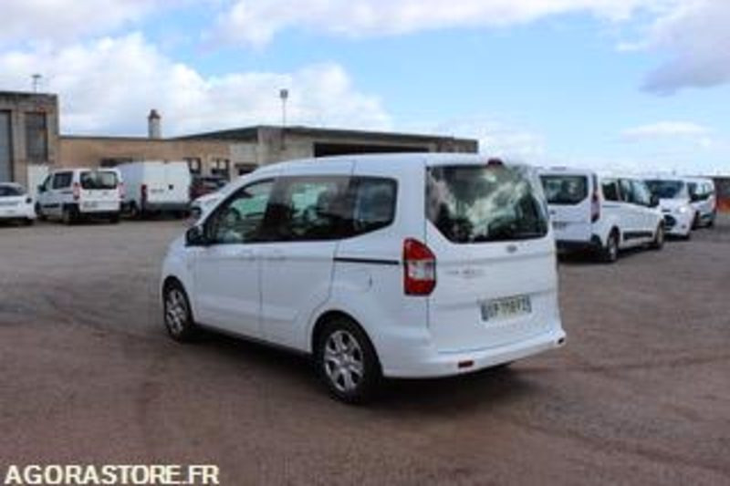 FORD TOURNEO - 2017 - 194 562 KMS - EP716FZ - Small van: picture 4 FORD TOURNEO - 2017 - 194 562 KMS - EP716FZ - Small van: picture 4