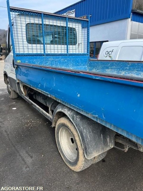 FOURGON BENNE 3.5 T IVECO DAILY 35-150 2018 120 000 KM - Tipper van: picture 2 FOURGON BENNE 3.5 T IVECO DAILY 35-150 2018 120 000 KM - Tipper van: picture 2