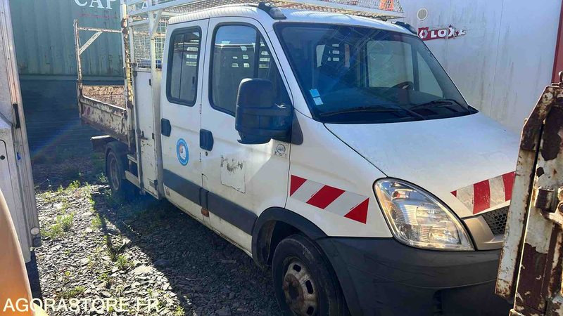 FOURGON IVECO DAILY 35 C 15D 2001 / 399 800 KM - Panel van: picture 1 FOURGON IVECO DAILY 35 C 15D 2001 / 399 800 KM - Panel van: picture 1