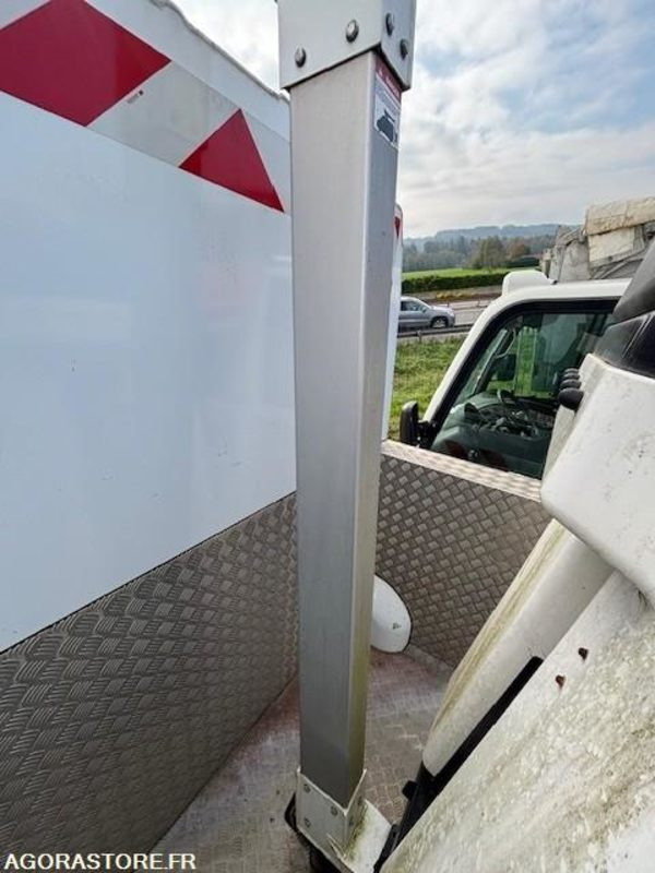 FOURGON NACELLE RENAULT MASTER ET NACELLE VERSALIFT 11.3 M 2019 110329 KM - Truck mounted aerial platform: picture 3 FOURGON NACELLE RENAULT MASTER ET NACELLE VERSALIFT 11.3 M 2019 110329 KM - Truck mounted aerial platform: picture 3