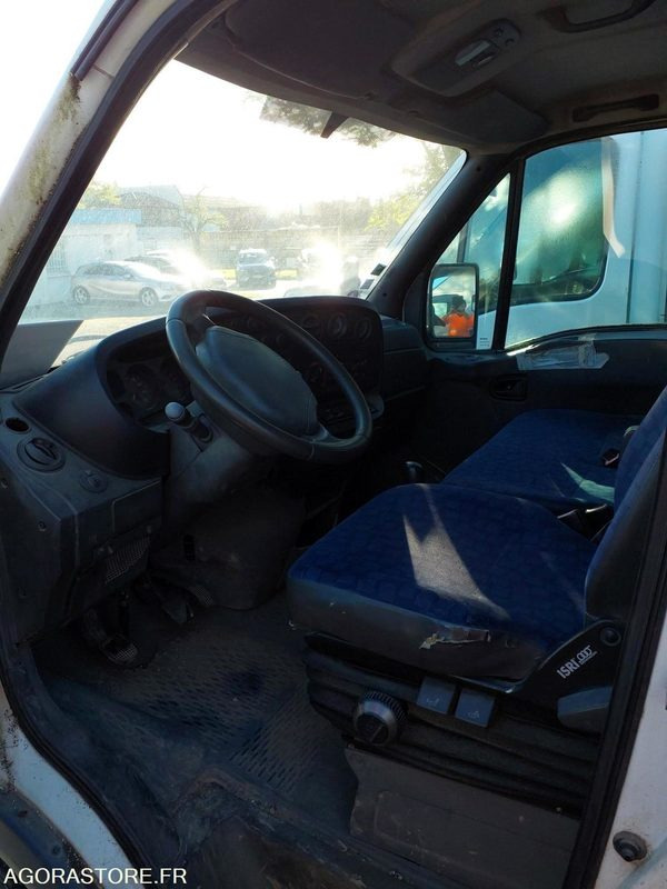 Fourgon IVECO DAILY - 2003 - 301454km - DM678TN - Panel van: picture 2 Fourgon IVECO DAILY - 2003 - 301454km - DM678TN - Panel van: picture 2