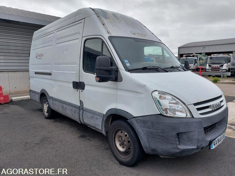 Fourgon IVECO Daily CNG- AA-840-JA - 176200 km (BARA - R51754) - Panel van: picture 1 Fourgon IVECO Daily CNG- AA-840-JA - 176200 km (BARA - R51754) - Panel van: picture 1