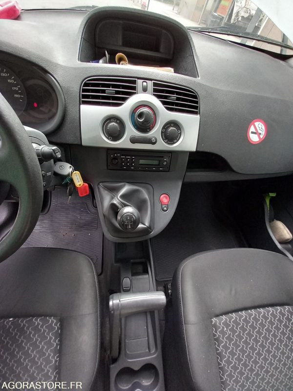 Fourgonnette frigorifique RENAULT - CN707CZ - Small van: picture 5 Fourgonnette frigorifique RENAULT - CN707CZ - Small van: picture 5