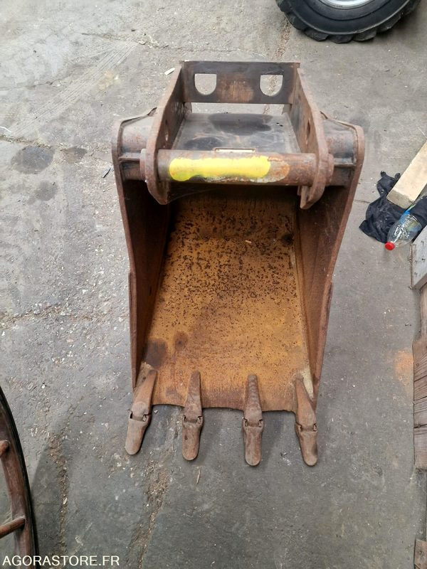 GODET (60) ET ATTACHE RAPIDE QC08 - Excavator bucket: picture 1 GODET (60) ET ATTACHE RAPIDE QC08 - Excavator bucket: picture 1