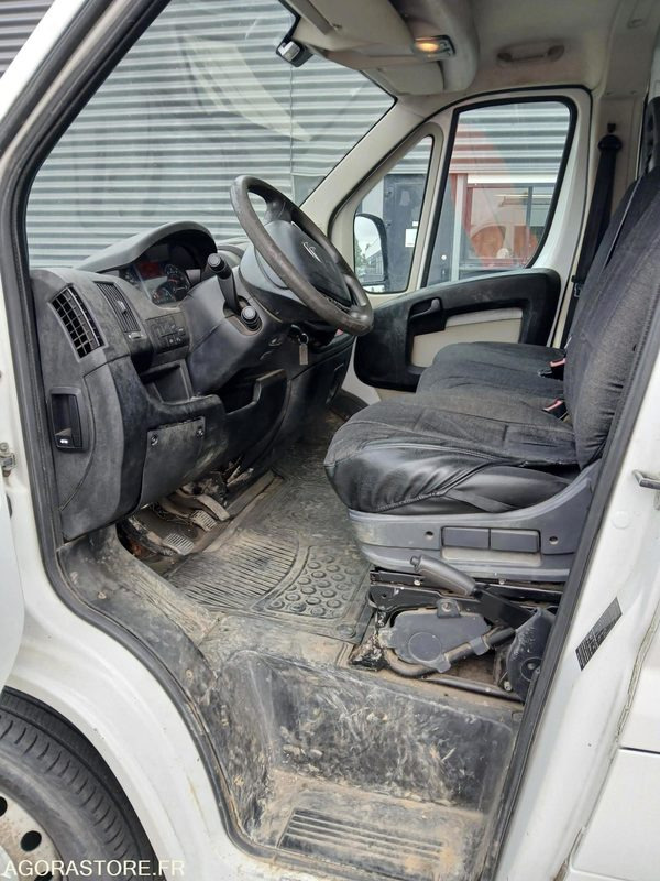 JUMPER 7 PLACES - 2015 / 194 131 KM - Panel van: picture 4 JUMPER 7 PLACES - 2015 / 194 131 KM - Panel van: picture 4