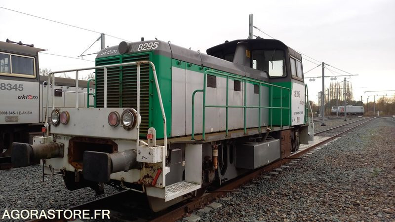 Lot de 2 locotracteurs Y8000 / Moyse, Fauvet Girel - Construction equipment: picture 1 Lot de 2 locotracteurs Y8000 / Moyse, Fauvet Girel - Construction equipment: picture 1