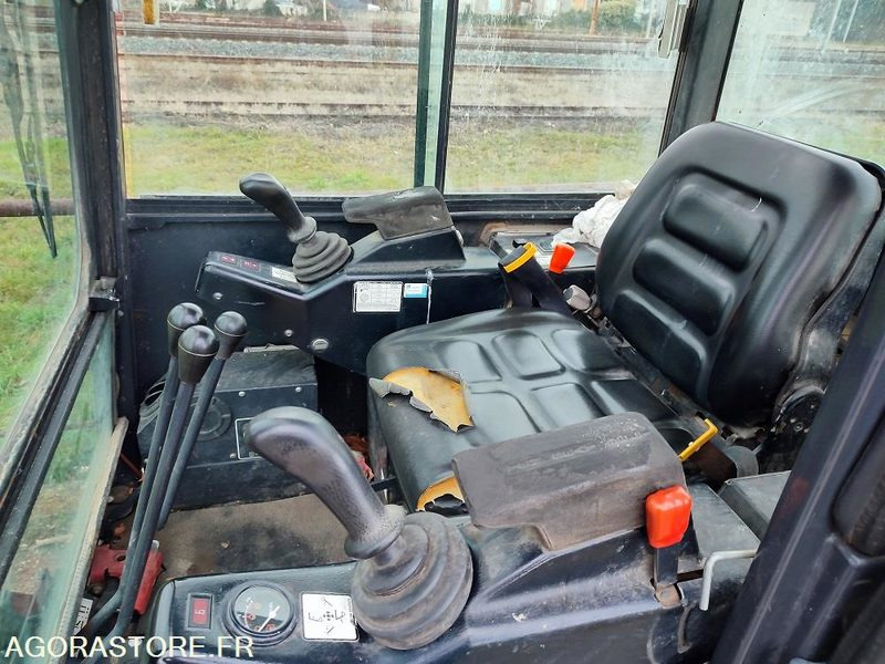 MINI PELLE BOBCAT - Mini excavator: picture 1 MINI PELLE BOBCAT - Mini excavator: picture 1