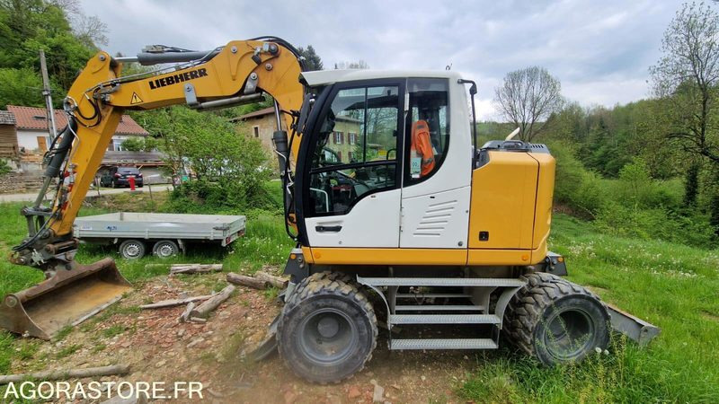 PELLE A PNEUS A912 COMPACT 2 godets - LIEBHERR - 2019 - 2820h - Excavator: picture 1 PELLE A PNEUS A912 COMPACT 2 godets - LIEBHERR - 2019 - 2820h - Excavator: picture 1