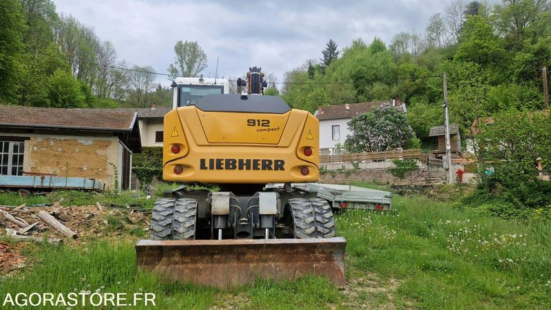 PELLE A PNEUS A912 COMPACT 2 godets - LIEBHERR - 2019 - 2820h - Excavator: picture 3 PELLE A PNEUS A912 COMPACT 2 godets - LIEBHERR - 2019 - 2820h - Excavator: picture 3