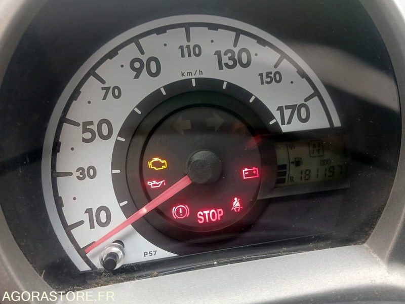 PEUGEOT 107 3 Portes 1.0 i 12V 68cv (boîte auto) 2008 181197km - Car: picture 5 PEUGEOT 107 3 Portes 1.0 i 12V 68cv (boîte auto) 2008 181197km - Car: picture 5