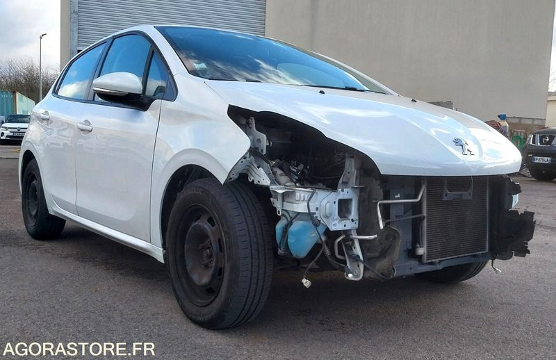 PEUGEOT 208 - 2018 - 121361km - ESSENCE - pour pièces - Car: picture 1 PEUGEOT 208 - 2018 - 121361km - ESSENCE - pour pièces - Car: picture 1