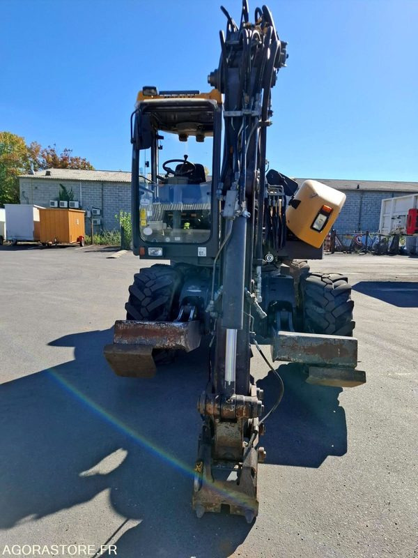 Pelle sur pneus MECALAC 12MTX - N° série 42770 - 2014 - 11400 heures - Excavator: picture 4 Pelle sur pneus MECALAC 12MTX - N° série 42770 - 2014 - 11400 heures - Excavator: picture 4