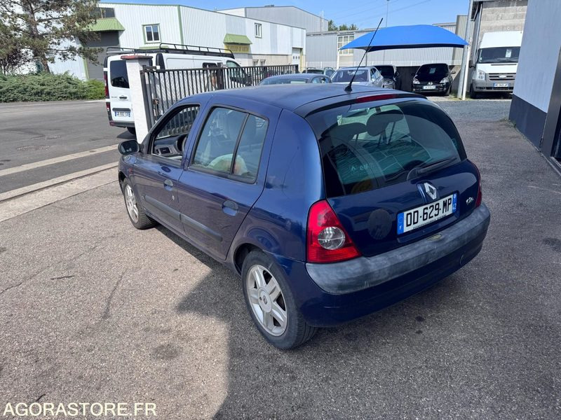 RENAULT CLIO 1.5 DCI 90CH - 2003 - 190000KMS - Car: picture 4 RENAULT CLIO 1.5 DCI 90CH - 2003 - 190000KMS - Car: picture 4