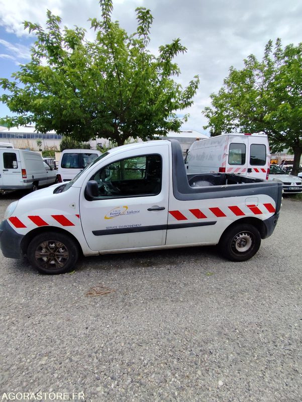 RENAULT KANGOO PICK UP 1.5 DIESEL DU 25 AOUT 2011 184 756 KMS VENDU EN L ETAT - Small van: picture 1 RENAULT KANGOO PICK UP 1.5 DIESEL DU 25 AOUT 2011 184 756 KMS VENDU EN L ETAT - Small van: picture 1