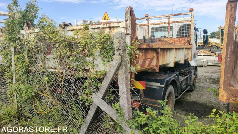 RENAULT MIDLUM 180 - 2001 - 269671 KM - Tipper van: picture 4 RENAULT MIDLUM 180 - 2001 - 269671 KM - Tipper van: picture 4