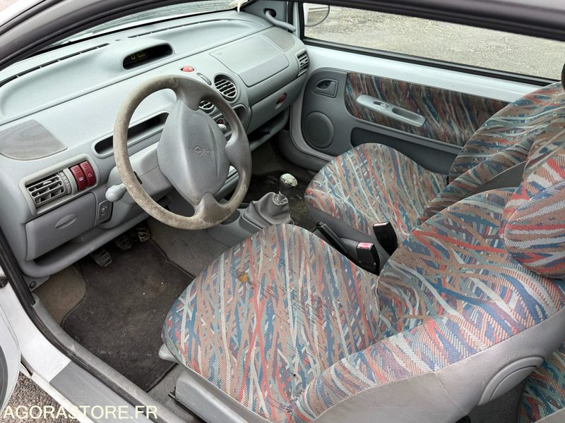 RENAULT TWINGO - 2002 - 158000KM - Car: picture 5 RENAULT TWINGO - 2002 - 158000KM - Car: picture 5
