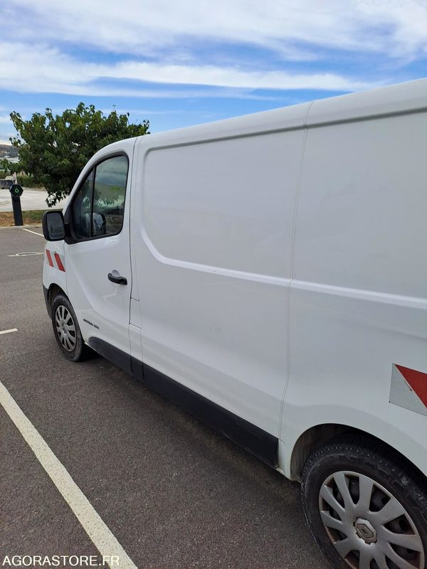 RENAULT Trafic VU 4p Fourgon FG-GCF L1 - 2015 - 313823 KM - P1511325 - Panel van: picture 2 RENAULT Trafic VU 4p Fourgon FG-GCF L1 - 2015 - 313823 KM - P1511325 - Panel van: picture 2