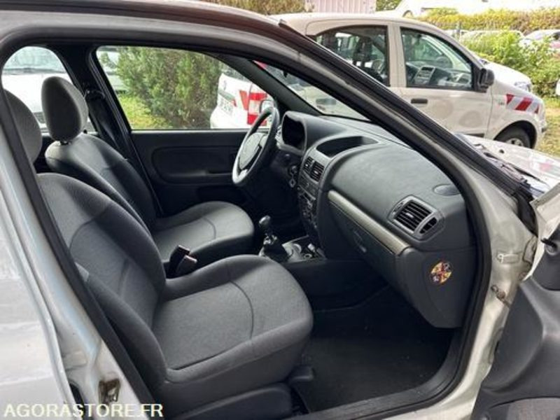 Renault Clio - 320BCF57 - Car: picture 5 Renault Clio - 320BCF57 - Car: picture 5