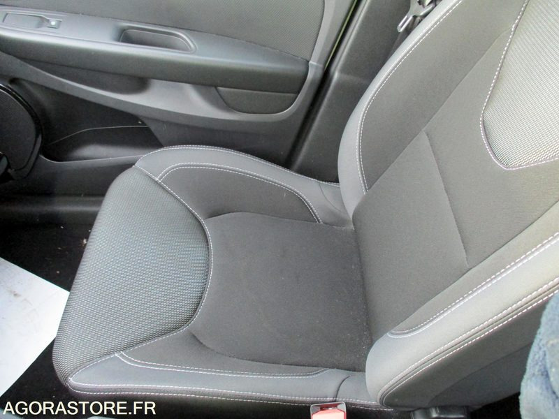 Car Renault Clio 4 - 2018 - 81494 kms: picture 17