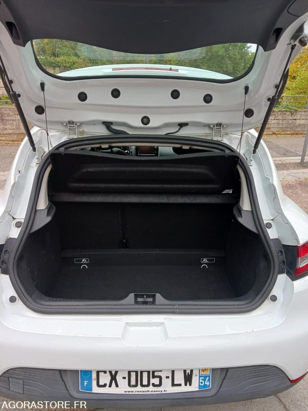 Renault Clio IV 5 Portes 1.5 dCi FAP Energy eco2 S&S 90 cv - Car: picture 5 Renault Clio IV 5 Portes 1.5 dCi FAP Energy eco2 S&S 90 cv - Car: picture 5