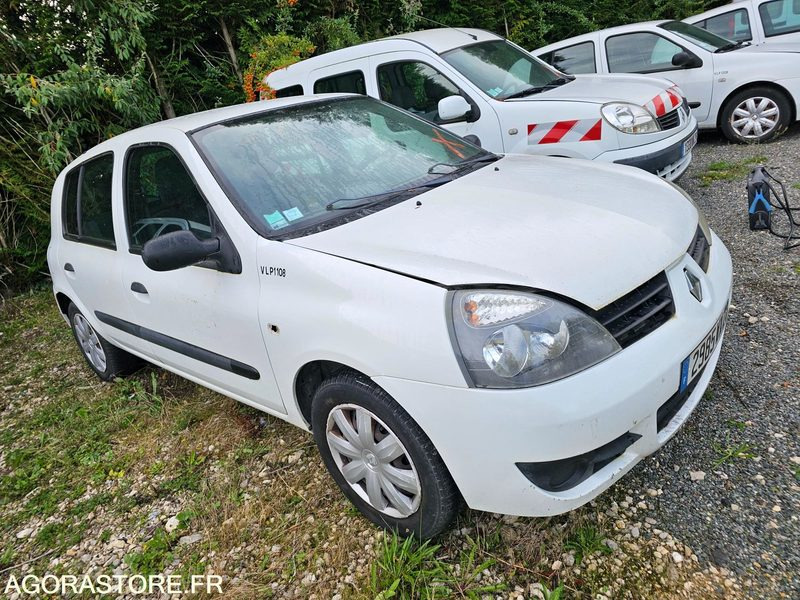 Renault clio - 2008 - 189212km - 2985WX28 - Car: picture 2 Renault clio - 2008 - 189212km - 2985WX28 - Car: picture 2