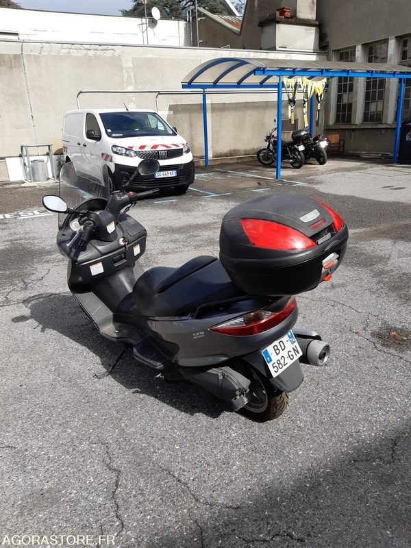 SCOOTER SUZUKI 125 - Motorcycle: picture 3 SCOOTER SUZUKI 125 - Motorcycle: picture 3