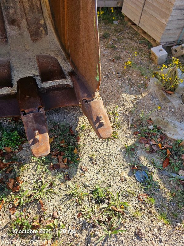 GODET 6M3 POUR PELLE LIEBHERR R974 C 90 T - Spare parts for Construction machinery: picture 3 GODET 6M3 POUR PELLE LIEBHERR R974 C 90 T - Spare parts for Construction machinery: picture 3